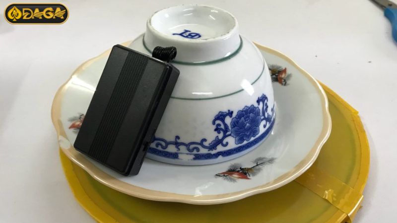 Những công cụ xóc đĩa sử dụng cho mục đích bịp bợm. Những công cụ xóc đĩa sử dụng cho mục đích bịp bợm.